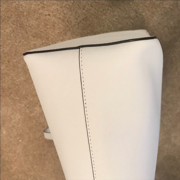 Michael Kors Optic Wht Lthr Gold Chains Lg Bag NWT - Picture 7 of 8